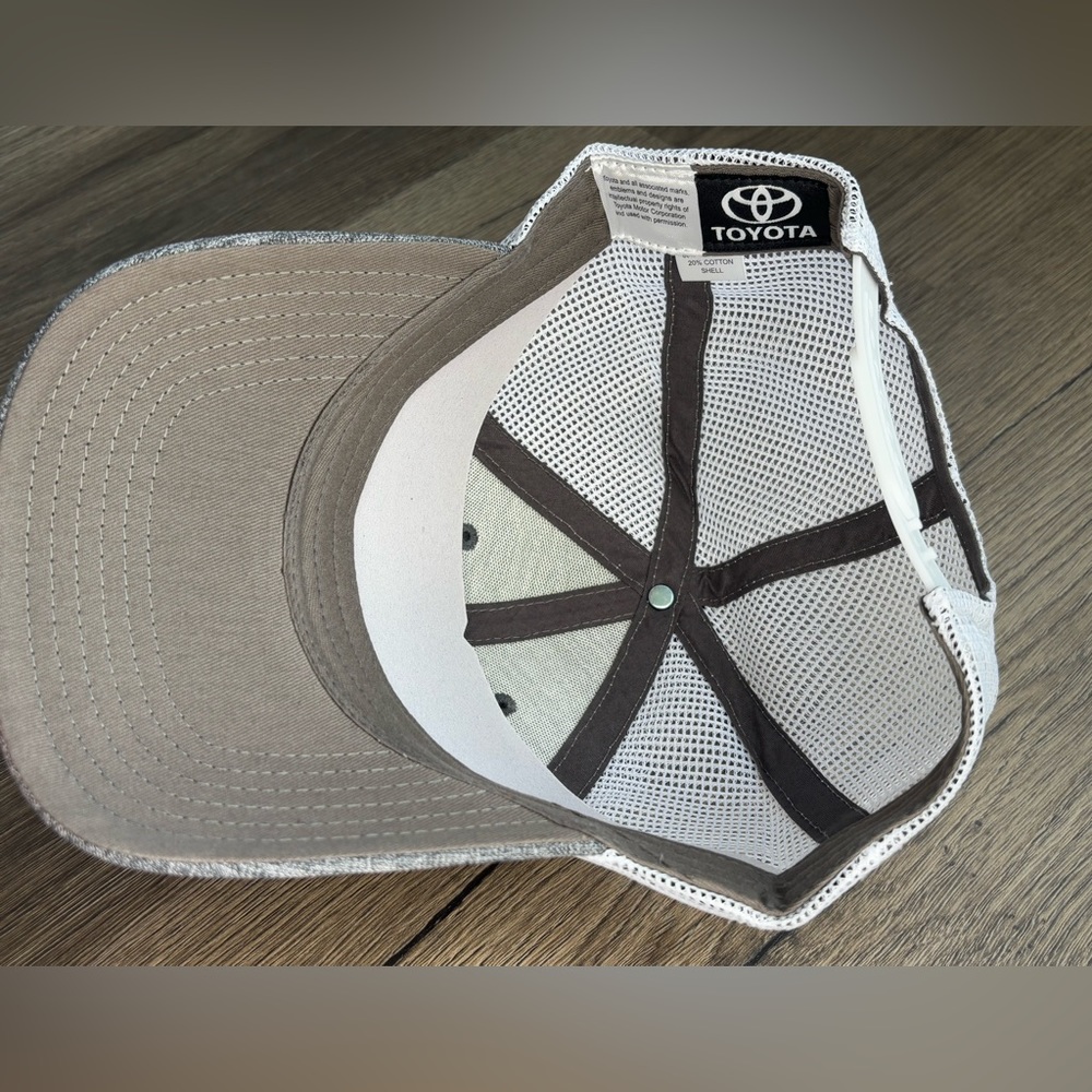 Brand new Toyota logo hat - Picture 3 of 4